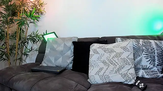 Snapshot of SebastianVilla_ chatting on June 23, 8:18 pm SebastianVilla online show from June 23, 8:18 pm