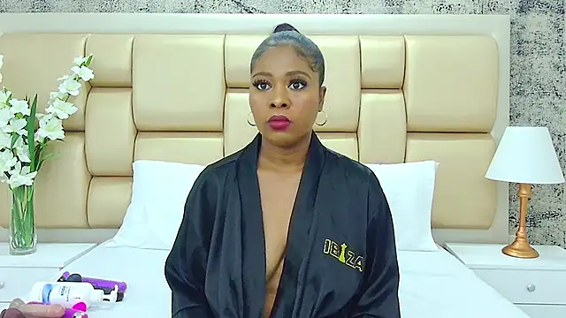 Snapshot of AlisonTravis chatting on December 22, 3:44 am AlisonTravis online show from December 22, 3:44 am