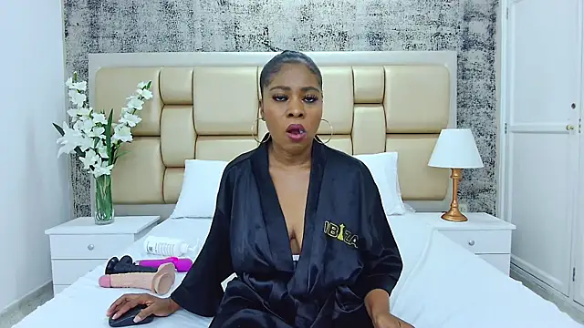 Snapshot of AlisonTravis chatting on January 8, 7:03 am AlisonTravis online show from January 8, 7:03 am