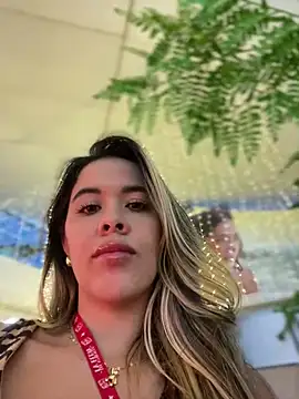 Snapshot of Emilia_Bakerr chatting on December 17, 10:54 pm Emilia Bakerr online show from December 17, 10:54 pm