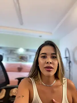 Snapshot of Emilia_Bakerr chatting on January 7, 6:14 pm Emilia Bakerr online show from January 7, 6:14 pm