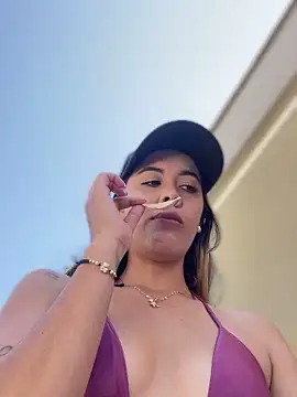 Snapshot of Emilia_Bakerr chatting on January 18, 4:21 pm Emilia Bakerr online show from January 18, 4:21 pm