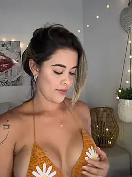 Snapshot of Emilia_Bakerr chatting on June 12, 7:35 pm Emilia Bakerr online show from June 12, 7:35 pm