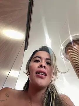 Snapshot of Emilia_Bakerr chatting on July 29, 9:13 pm Emilia Bakerr online show from July 29, 9:13 pm