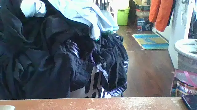 Snapshot of Daremeknot chatting on February 9, 2:43 pm Daremeknot online show from February 9, 2:43 pm