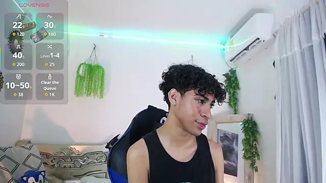 Snapshot of huge_armound chatting on February 6, 2:16 am huge armound online show from February 6, 2:16 am