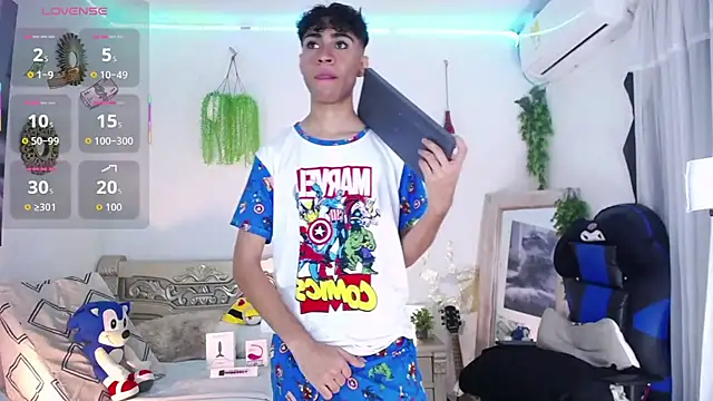 Snapshot of huge_armound chatting on March 2, 5:41 am huge armound online show from March 2, 5:41 am