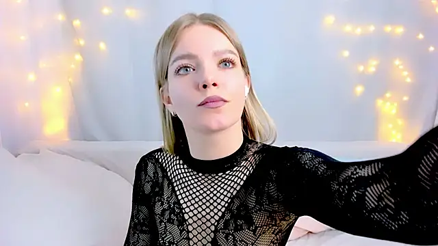 Snapshot of Lily_Daviss chatting on February 11, 3:00 am Lily Daviss online show from February 11, 3:00 am