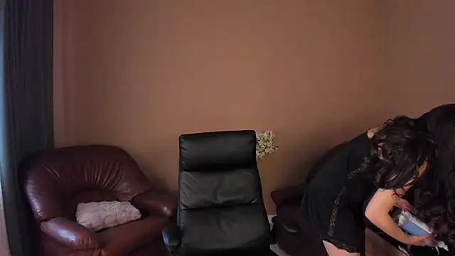 KaylaLaine online show from February 6, 7:45 am