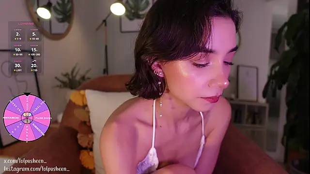 Snapshot of JulietteDee chatting on January 6, 9:11 pm JulietteDee online show from January 6, 9:11 pm