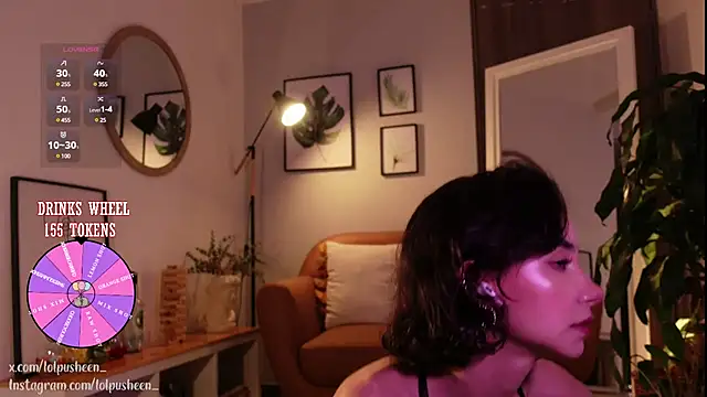 Snapshot of JulietteDee chatting on January 11, 1:06 am JulietteDee online show from January 11, 1:06 am