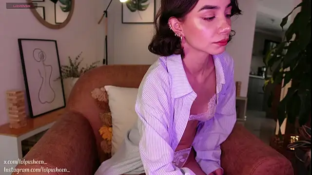 Snapshot of JulietteDee chatting on January 22, 9:10 pm JulietteDee online show from January 22, 9:10 pm