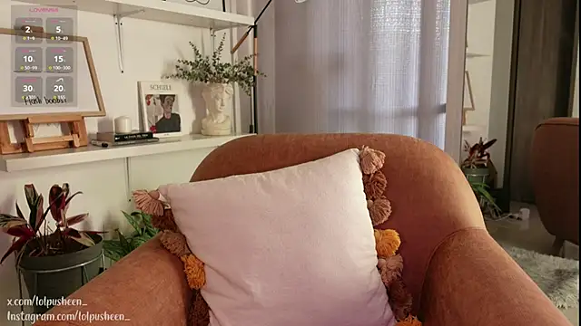 Snapshot of JulietteDee chatting on January 29, 10:11 pm JulietteDee online show from January 29, 10:11 pm