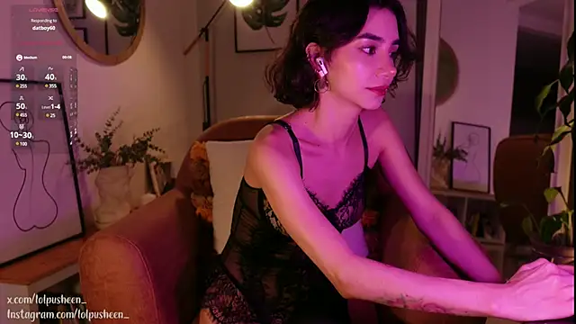 Snapshot of JulietteDee chatting on February 3, 12:36 am JulietteDee online show from February 3, 12:36 am