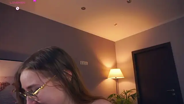 Snapshot of BanemAcard chatting on December 19, 10:34 am BanemAcard online show from December 19, 10:34 am