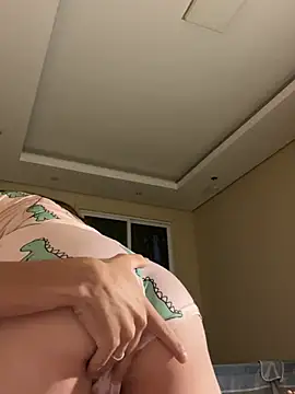 Snapshot of brazillliangirl chatting on February 23, 1:25 am brazillliangirl online show from February 23, 1:25 am