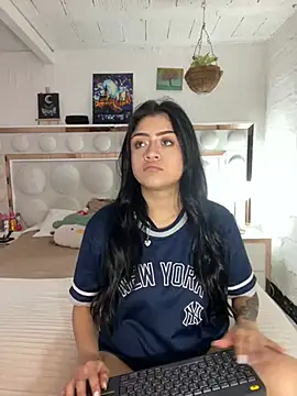 Snapshot of lucianaroy chatting on February 10, 8:53 pm lucianaroy online show from February 10, 8:53 pm