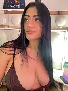 Snapshot of lucianaroy chatting on February 17, 7:42 pm lucianaroy online show from February 17, 7:42 pm