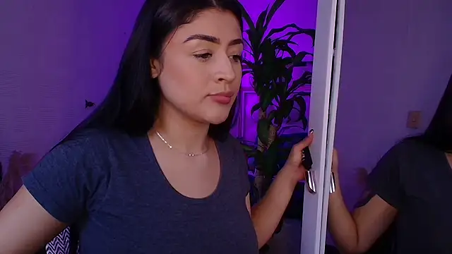 Snapshot of lucianaroy chatting on October 3, 8:17 pm lucianaroy online show from October 3, 8:17 pm