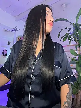 lucianaroy online show from December 19, 4:52 am