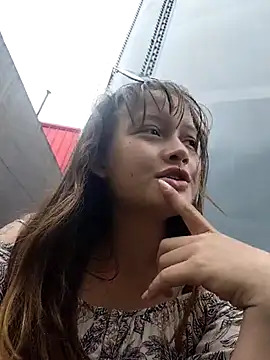 lucyy06 online show from April 4, 9:01 pm