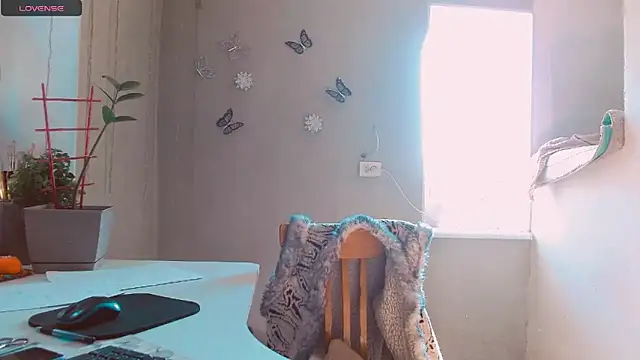 Snapshot of RosaJil chatting on February 9, 10:20 am RosaJil online show from February 9, 10:20 am