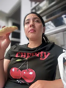 MarianaBenz online show from February 7, 8:31 pm