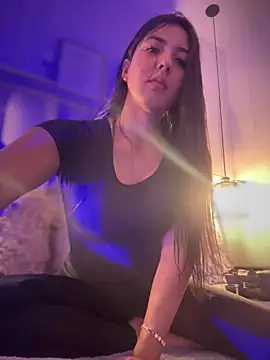 MarianaBenz online show from March 15, 9:05 pm