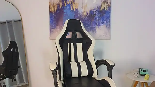 Snapshot of KristennBlue chatting on November 14, 9:02 pm KristennBlue online show from November 14, 9:02 pm