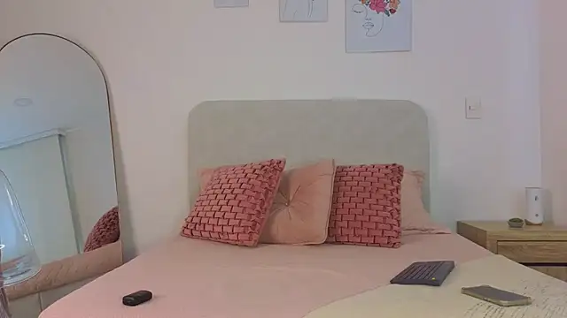 Snapshot of KristennBlue chatting on December 15, 12:53 pm KristennBlue online show from December 15, 12:53 pm