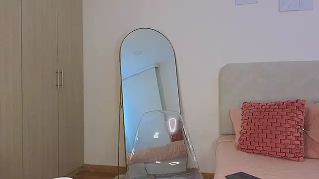 Snapshot of KristennBlue chatting on December 18, 4:35 pm KristennBlue online show from December 18, 4:35 pm