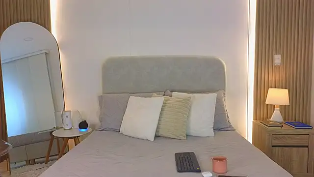 Snapshot of KristennBlue chatting on April 24, 2:19 pm KristennBlue online show from April 24, 2:19 pm