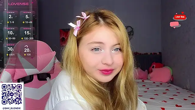 Snapshot of shy_blondiee chatting on January 29, 9:39 pm shy blondiee online show from January 29, 9:39 pm