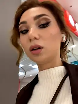 QuitieLia online show from November 6, 2:18 pm