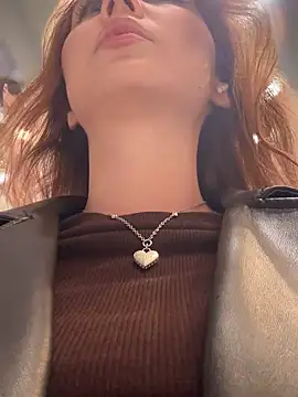 QuitieLia online show from November 19, 8:14 am