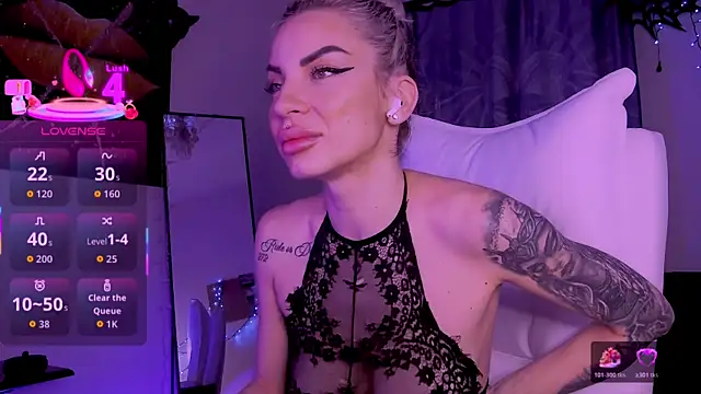 Snapshot of LusciousAlice chatting on June 4, 1:22 am LusciousAlice online show from June 4, 1:22 am