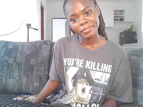 Snapshot of petiteebony_81 chatting on September 17, 10:06 am petiteebony 81 online show from September 17, 10:06 am