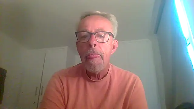 Snapshot of tuggy59 chatting on September 21, 4:47 am tuggy59 online show from September 21, 4:47 am