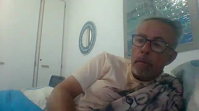 Snapshot of tuggy59 chatting on September 24, 5:11 am tuggy59 online show from September 24, 5:11 am