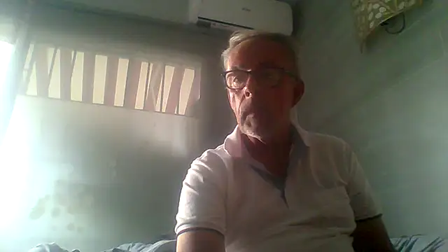 Snapshot of tuggy59 chatting on November 5, 7:41 am tuggy59 online show from November 5, 7:41 am