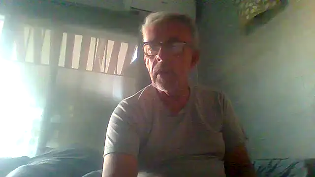 Snapshot of tuggy59 chatting on November 7, 6:57 am tuggy59 online show from November 7, 6:57 am