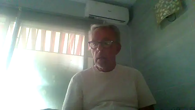 Snapshot of tuggy59 chatting on November 8, 7:08 am tuggy59 online show from November 8, 7:08 am