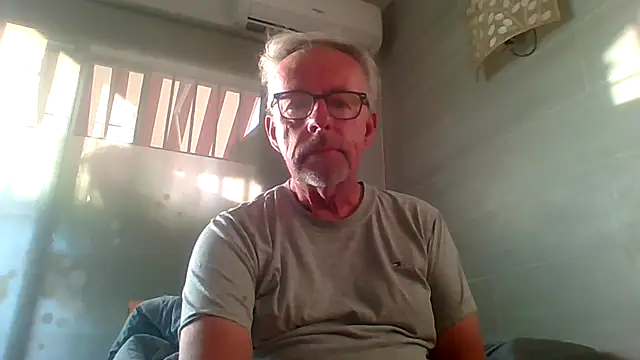 Snapshot of tuggy59 chatting on November 11, 7:30 am tuggy59 online show from November 11, 7:30 am