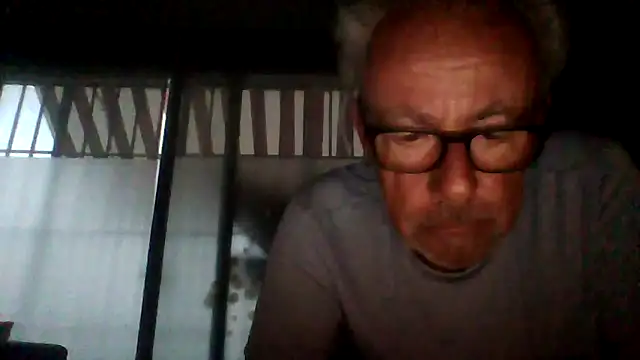 Snapshot of tuggy59 chatting on November 14, 6:56 am tuggy59 online show from November 14, 6:56 am