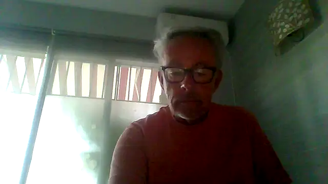 Snapshot of tuggy59 chatting on November 18, 7:13 am tuggy59 online show from November 18, 7:13 am