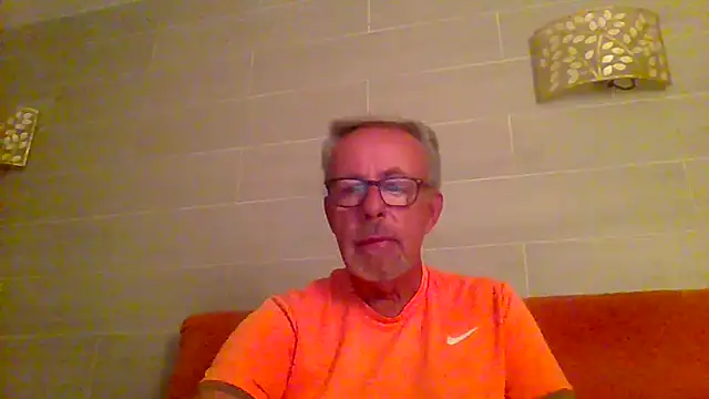 Snapshot of tuggy59 chatting on November 30, 5:33 am tuggy59 online show from November 30, 5:33 am