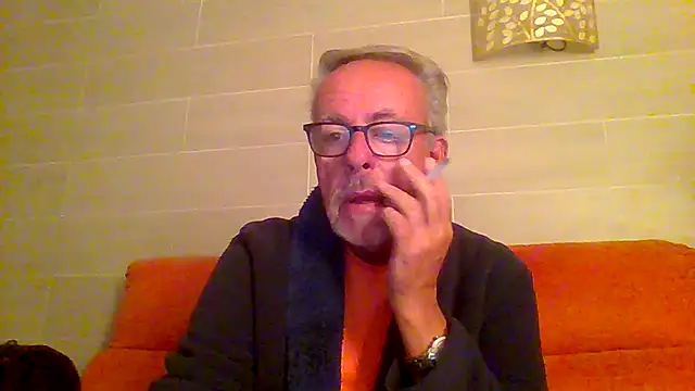 Snapshot of tuggy59 chatting on December 3, 5:26 am tuggy59 online show from December 3, 5:26 am