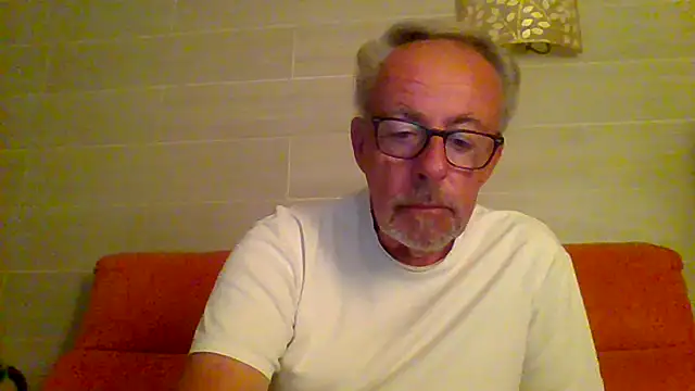 Snapshot of tuggy59 chatting on December 5, 2:53 am tuggy59 online show from December 5, 2:53 am