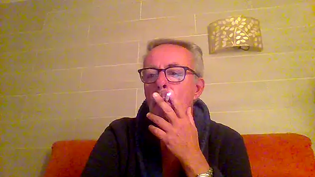 Snapshot of tuggy59 chatting on December 15, 4:28 am tuggy59 online show from December 15, 4:28 am