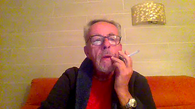 Snapshot of tuggy59 chatting on December 17, 5:46 am tuggy59 online show from December 17, 5:46 am